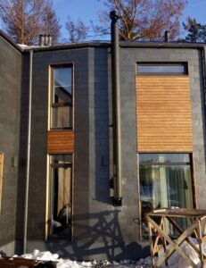 pristatomu kaminu montavimas per du aukstus